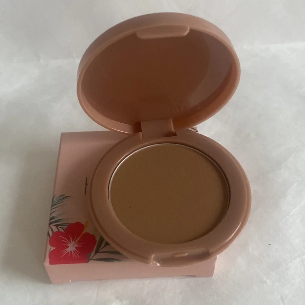 HANALEI BEAUTY COMPANY Matte Bronzer 0.18oz $25 NIB
